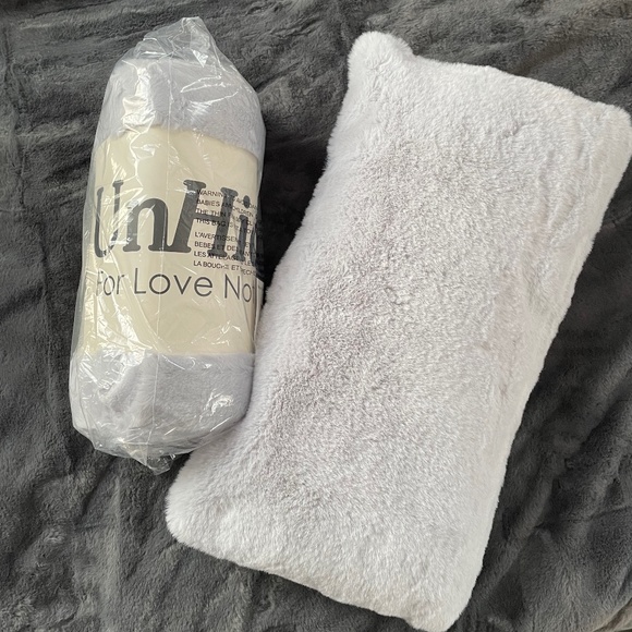 Unhide Bedding Nwt Unhide Blanket Small Squish Pillow Both In